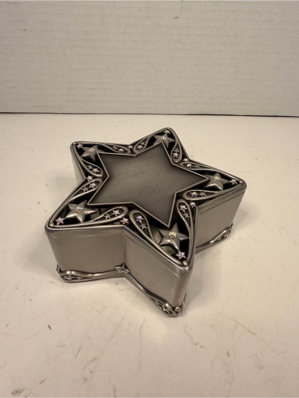 Things Remembered Silver
Star Trinket Box with Swarovski Crystals